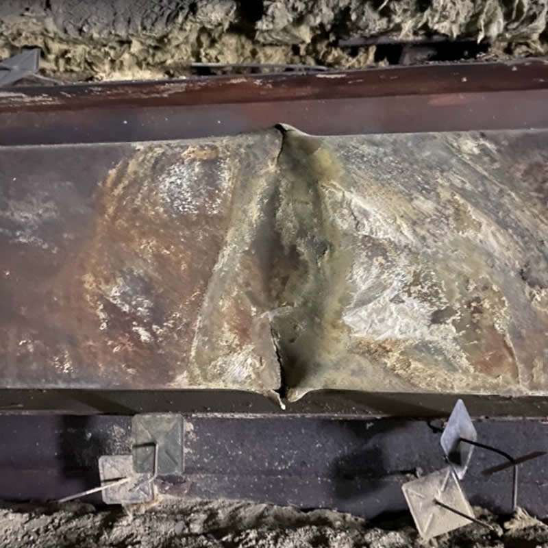 風門(damper)上方金屬膨脹接頭本體破損