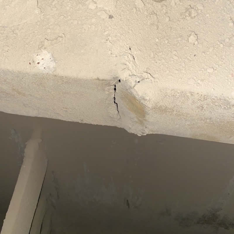 金屬膨脹接頭因高溫震動位已擠壓而破損